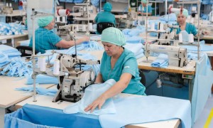 В Татарске откроется швейный цех по производству медицинской одежды 