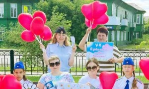 В День семьи, любви и верности ученики интерната вышли на улицы Татарска с акцией  