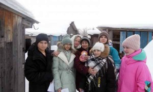В Усть-Тарке дети поздравили с 8 Марта матерей бойцов специальной военной операции