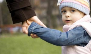 Новости: В Татарске жителей, желающих взять на воспитание ребёнка, приглашают в школу приёмных родителей
