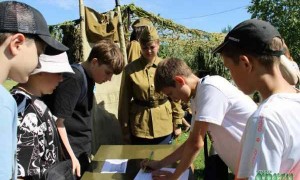В Татарске школьников познакомили с военной историей в рамках профильной смены