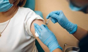 Татарская ЦРБ проводит вакцинацию населения против клещевого энцефалита