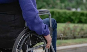 Татарский межрайонный прокурор помог инвалиду с получением кресел-колясок